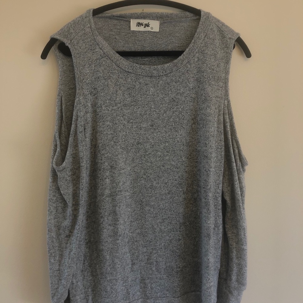 Long sleeve with shoulder holes